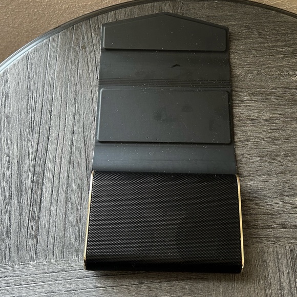 Kate Spade NY | Portable | Wireless | Bluetooth Speaker | Gold - Picture 4 of 15